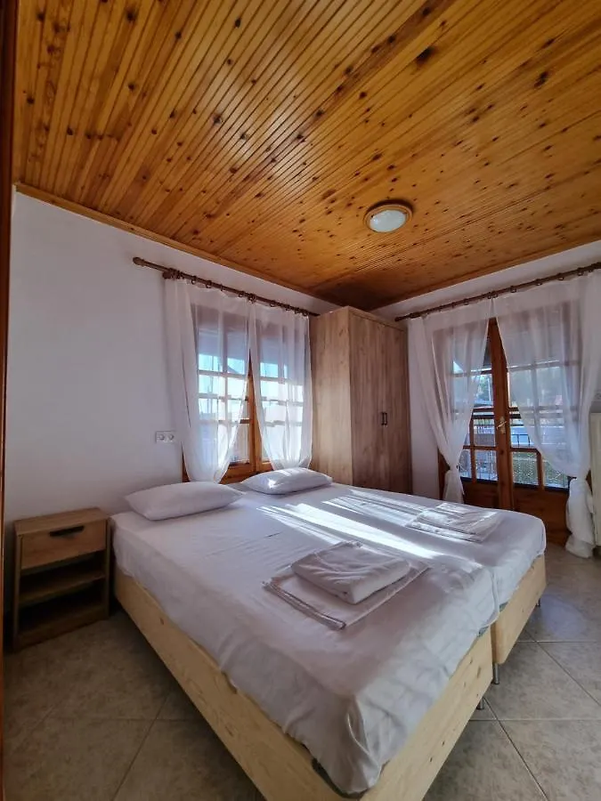 Oasis Beach House Vergia 0*,